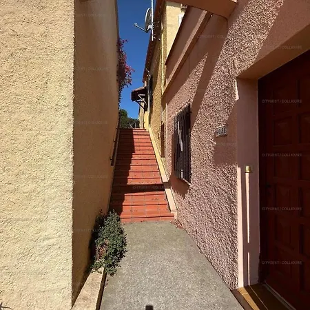 2ro601e Agreable T2 Cabine Avec Grande Terrasse Parking Prive Vue Degagee Collioure