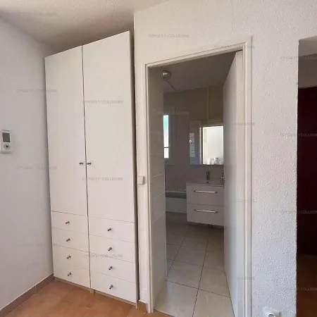 2ro601e Agreable T2 Cabine Avec Grande Terrasse Parking Prive Vue Degagee Collioure