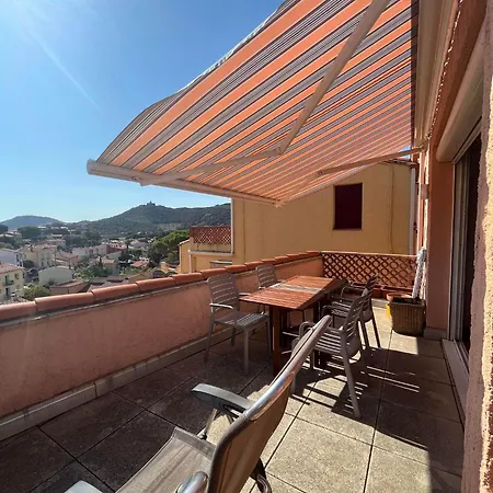 2ro601e Agreable T2 Cabine Avec Grande Terrasse Parking Prive Vue Degagee Collioure